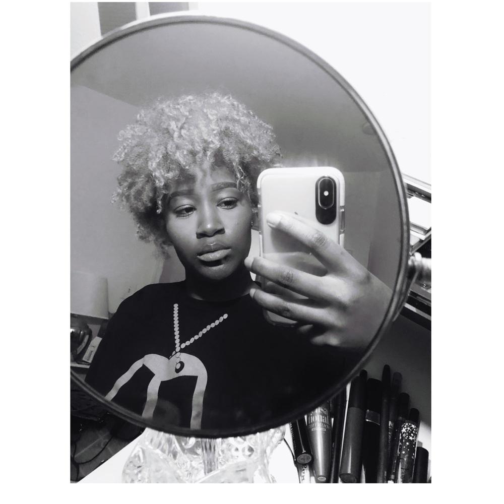 Meet your Posher, Aaleyah. #Navy #FashionFeign